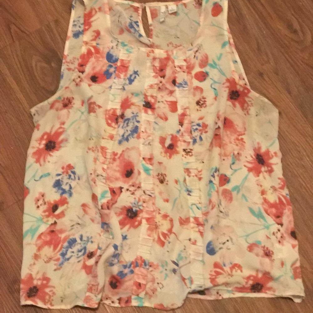 White floral print top